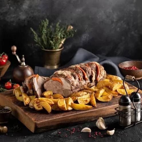 Запеченная свинина с морковью