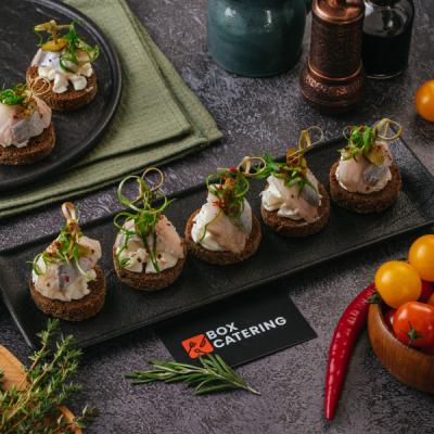 Канапе с сельдью 24 шт.