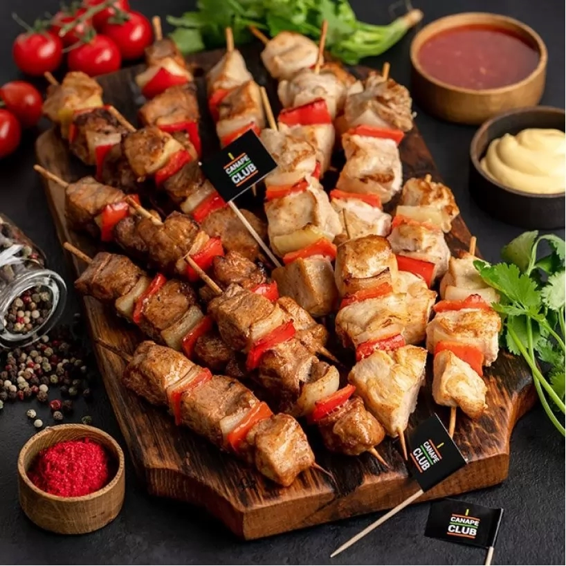 Мини-шашлычки из свинины и курицы
