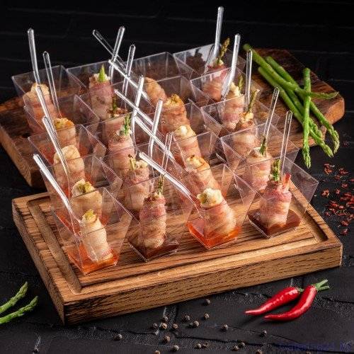 Рулетики из курицы с беконом и спаржей 16 шт.