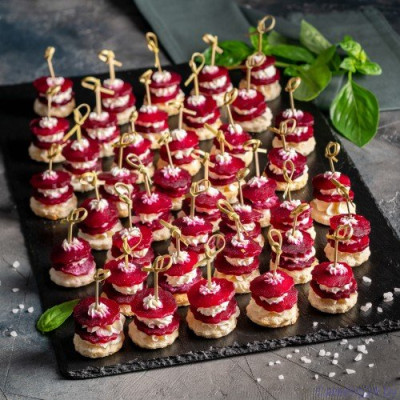 Канапе с маринованной свеклой 24 шт.